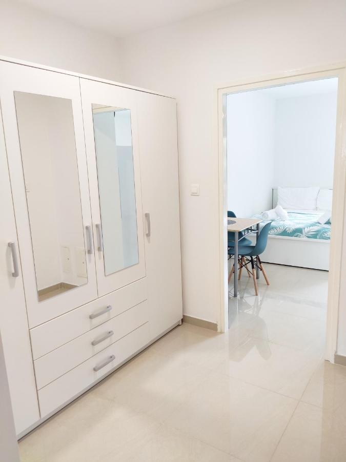 White Studio Apartman Pula Eksteriør billede
